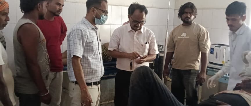दीवार गिरने से दो मजदूर घायल, एक की स्थिति गंभीर